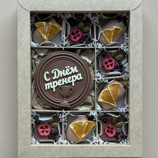 Набор с финиками и шоколадом " С днём тренера"