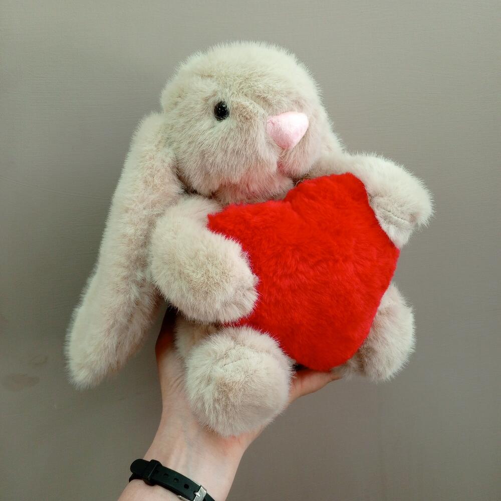 Зайчик с сердцем