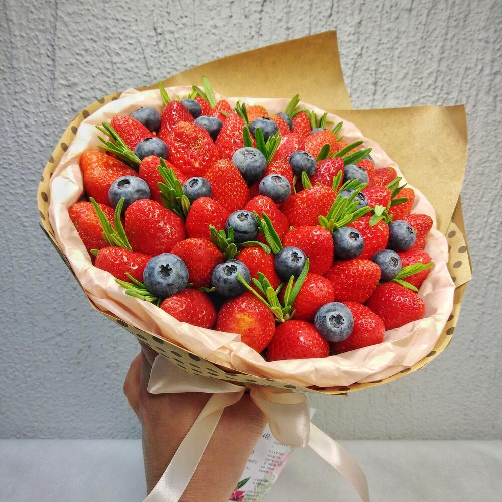 Клубничный букет