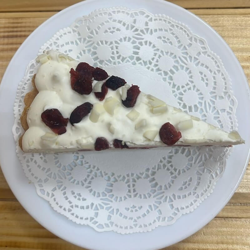 Торт Брусничный с белым шоколадом
