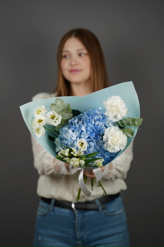 Голубой шелк