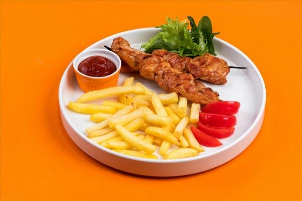 Шашлычок из курицы с фри