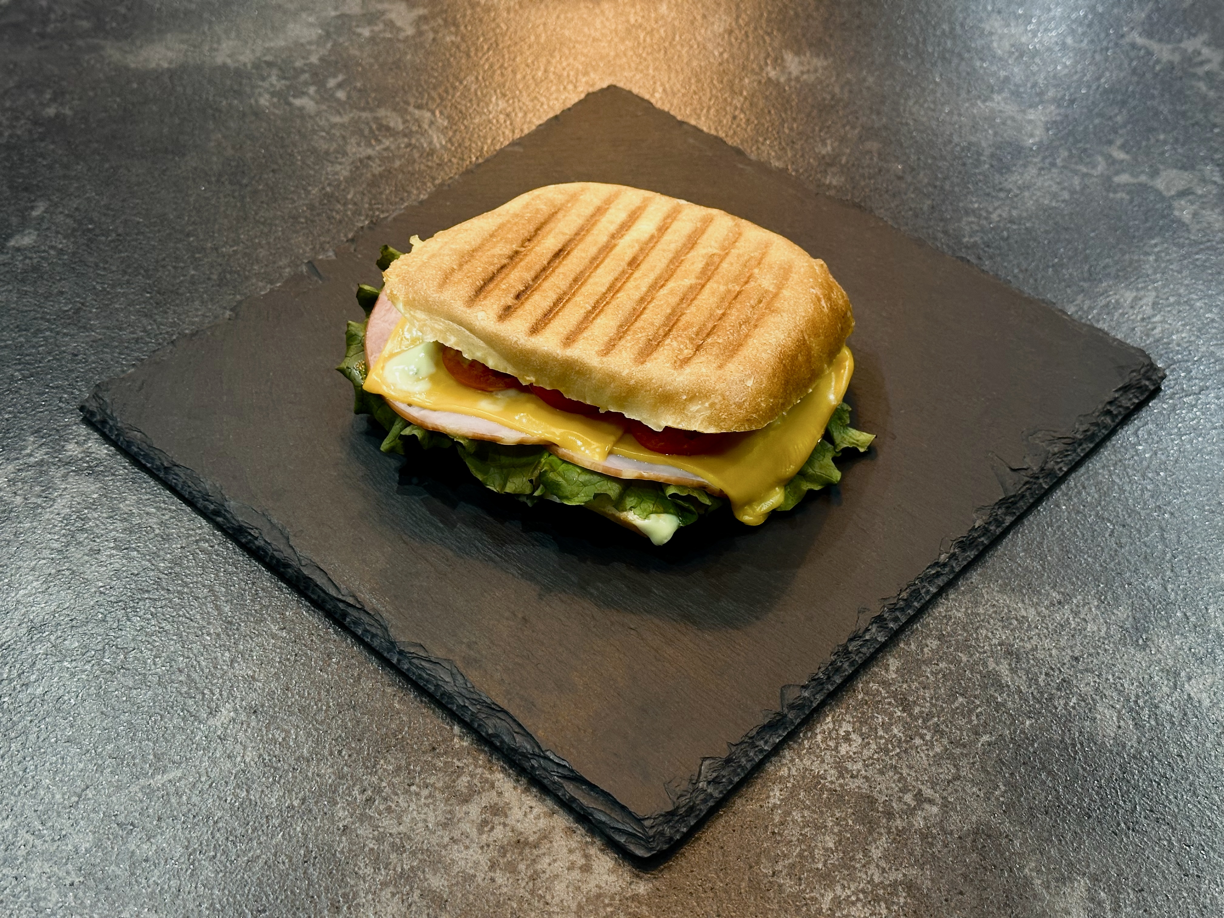 Чиабатта с ветчиной и сыром