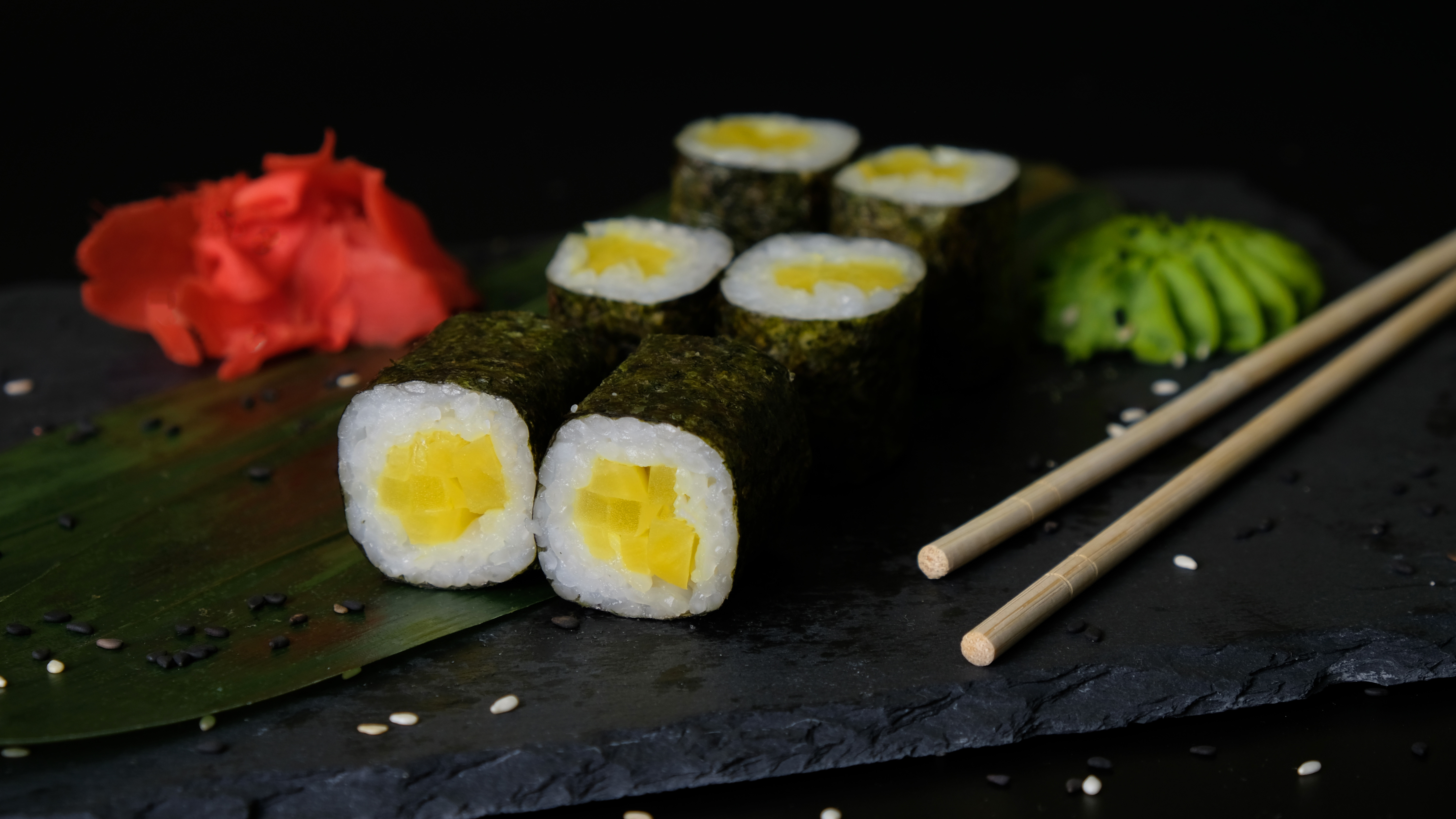 Хосомаки с такуаном