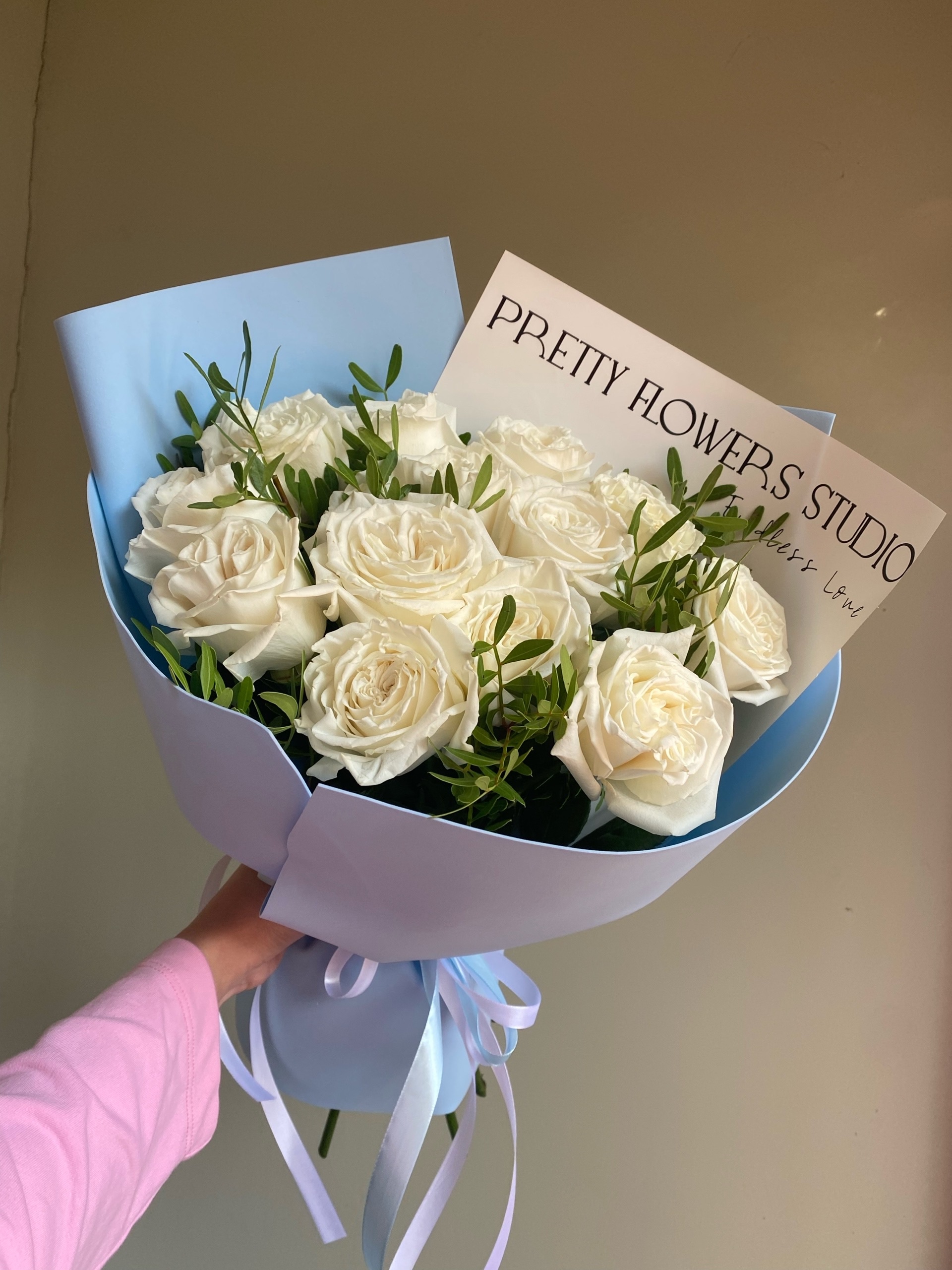 11 роз в оформлении