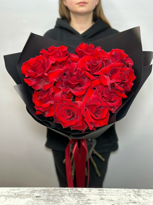 11 роз Софи Лорен в черной упаковке