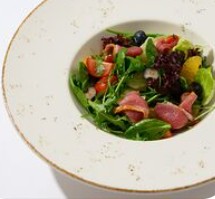 Салат с копченой уткой