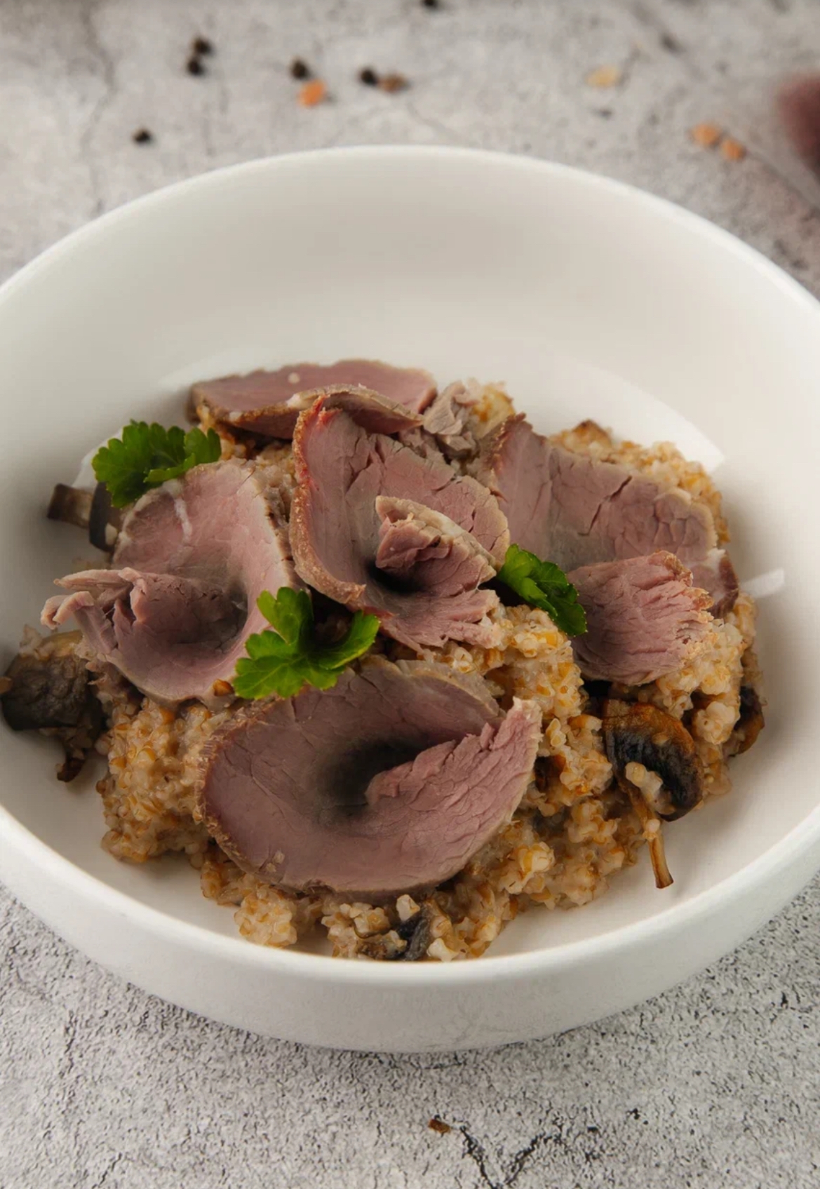 Пастрами из говядины с пшеничкой и шампиньонами