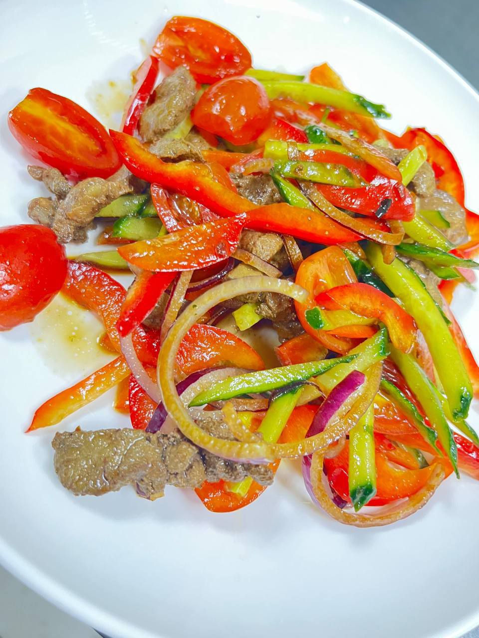 Салат с печенью, огурцом и болгарским перцем