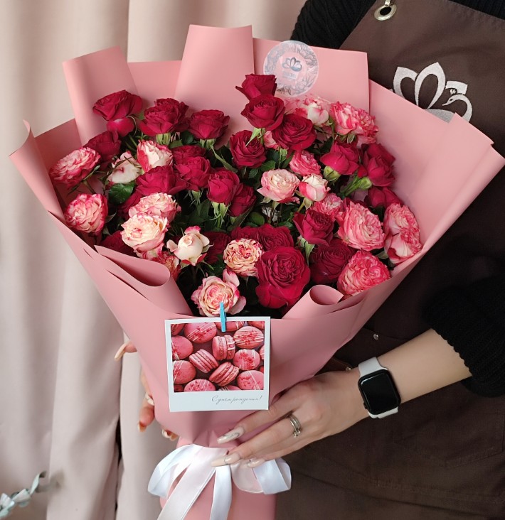 Букет кустовых роз