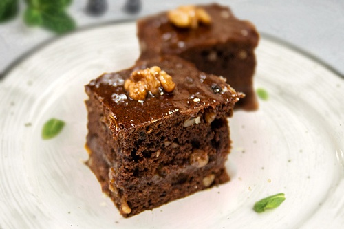 Коврижка с орехами и изюмом
