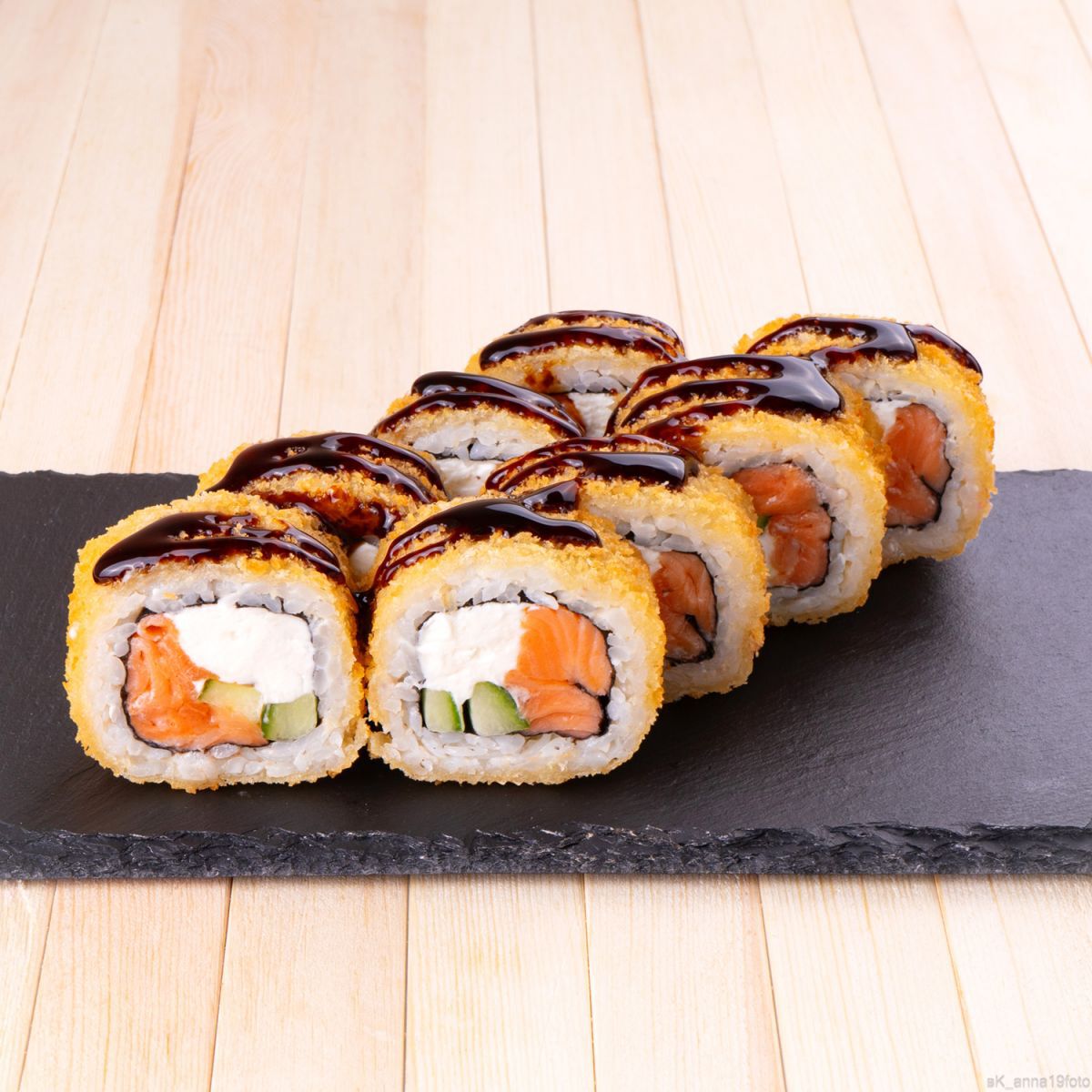 Жареный с лососем