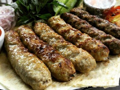 Ассорти из люля-кебаб с гарниром