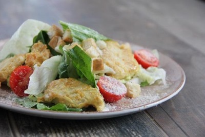 Салат «Цезарь с курицей»