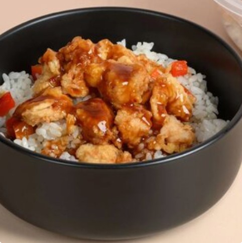 Курица в кисло-сладком соусе с рисом
