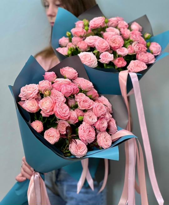 Пионовидные кустовые розы «Моно»