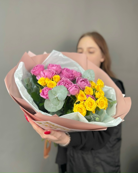 Букет кустовых роз