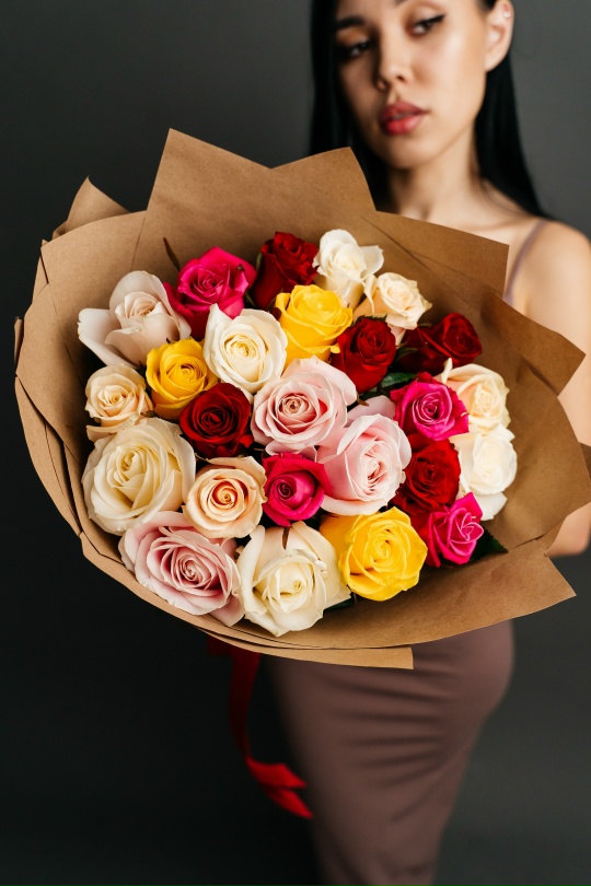 25 роз Россия микс