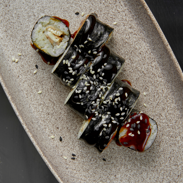 Маки с угрем