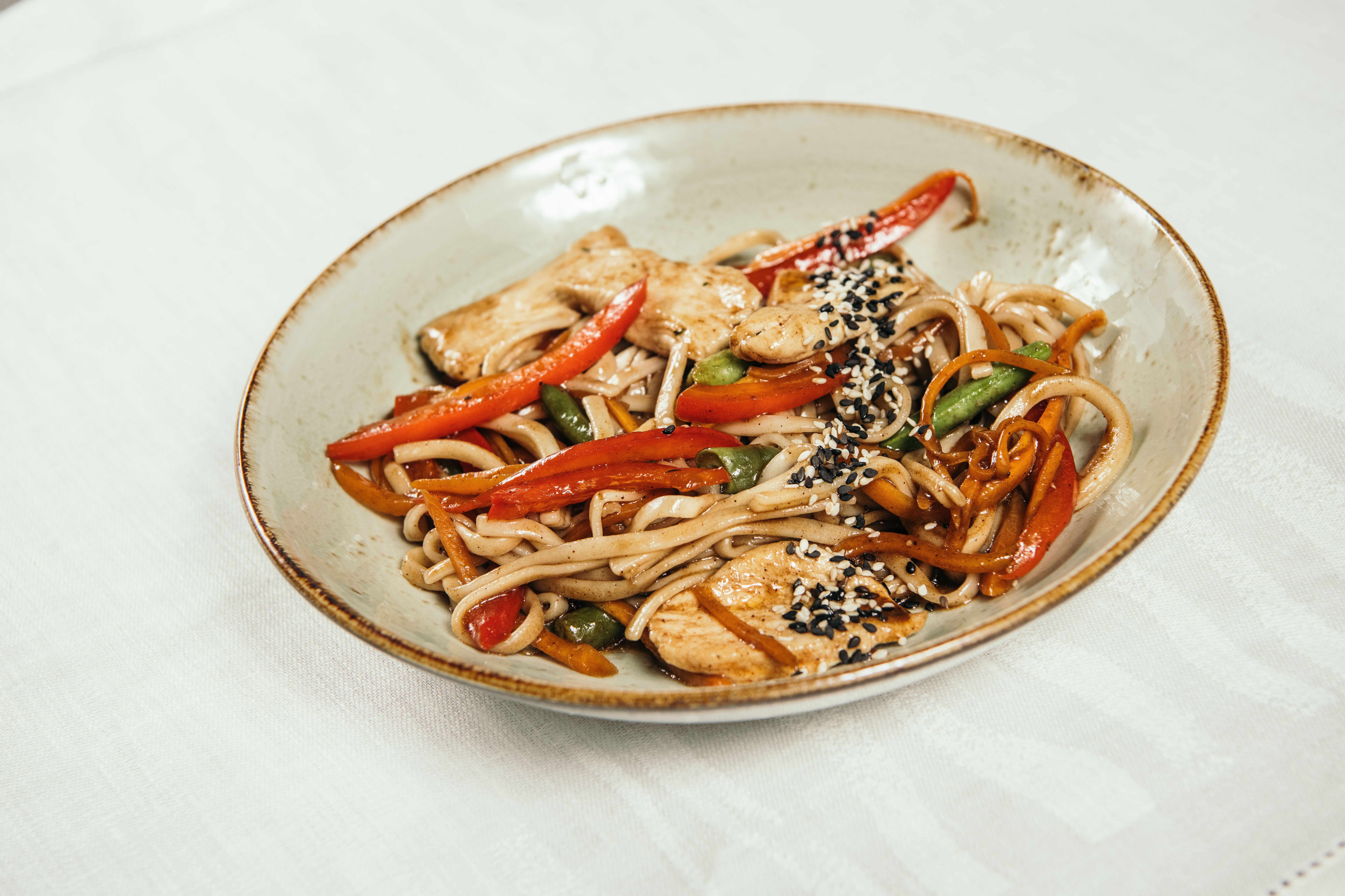 Удон с курицей в японском соусе