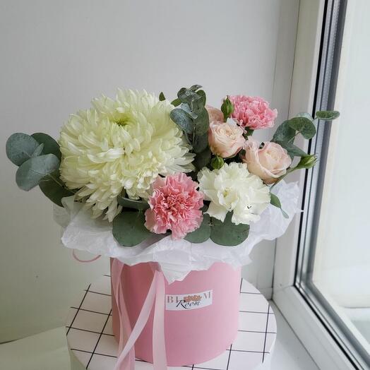 Композиция с одноголовой хризантемой