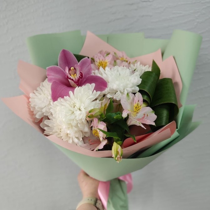 Мини букет с орхидеей