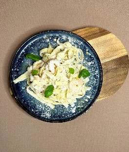 Паста с королевскими креветками и горгонзолой