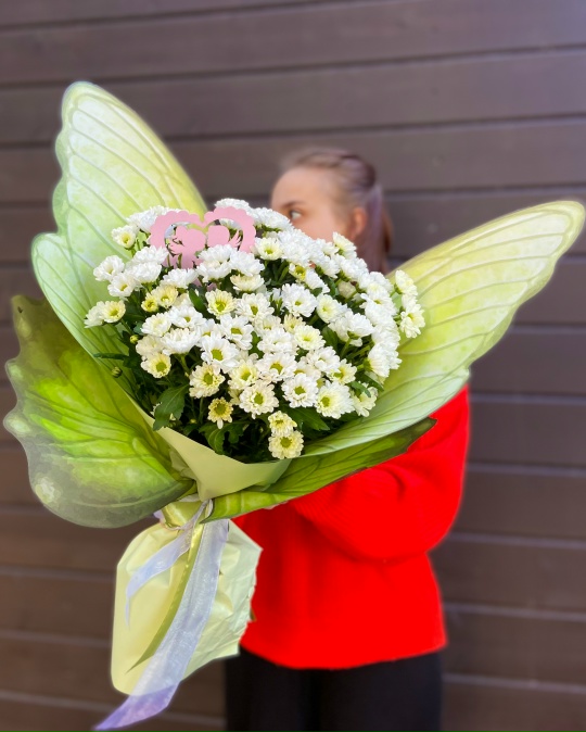 Букет из белых хризантем