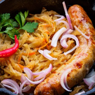 Колбасина из упитанной свиньи с капустой