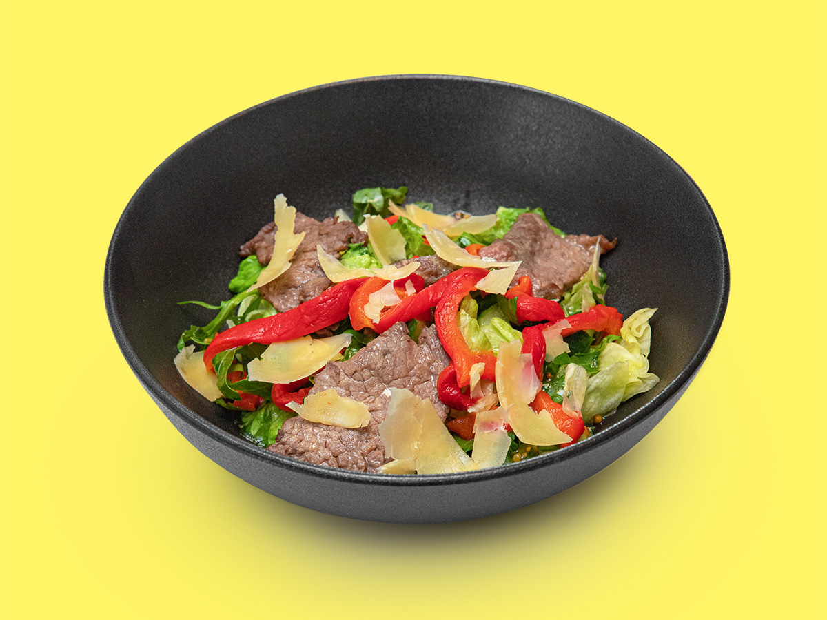 Теплый салат с телятиной и перцем гриль