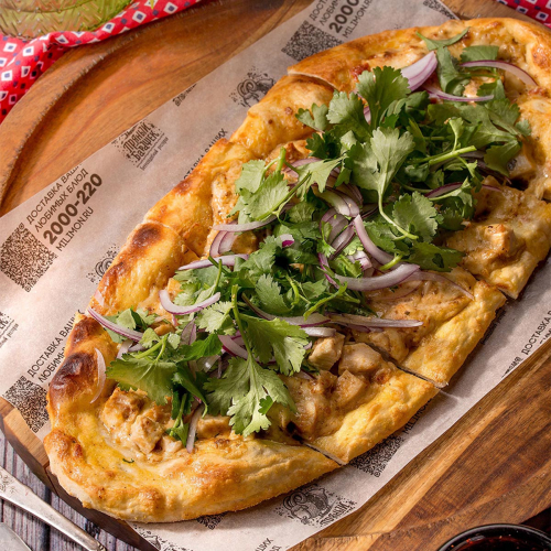 Лепешка с цыплёнком и копчёным сыром