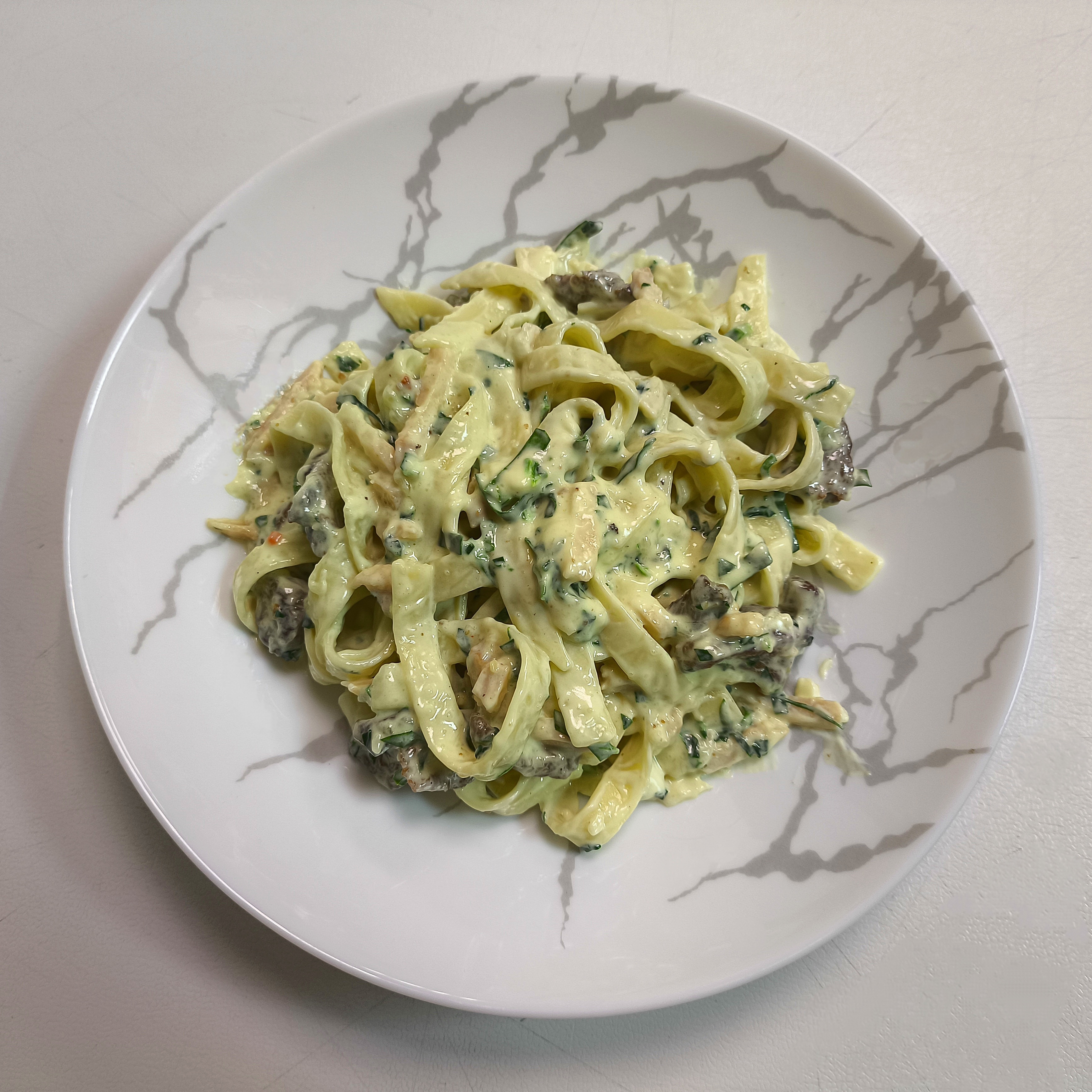 Паста с курой х/к, говядиной и шпинатом