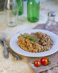 Мясо (говядина) и каша гречневая, 250 гр