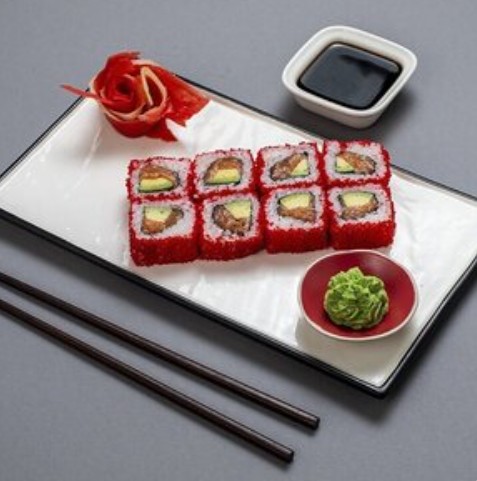 Калифорния Plus с лососем и авокадо