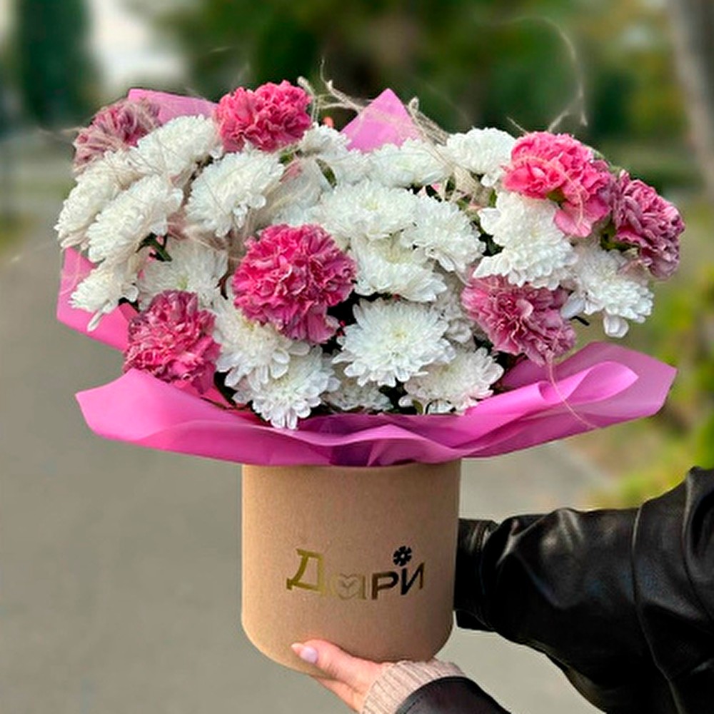 №42 Яркие диантусы с хризантемой в коробочке XL