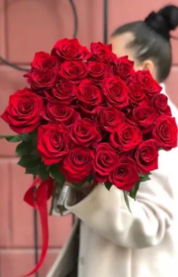 Букет из 25 красных роз