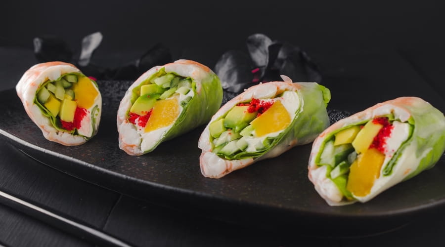 Фреш-ролл без риса с креветкой и манго