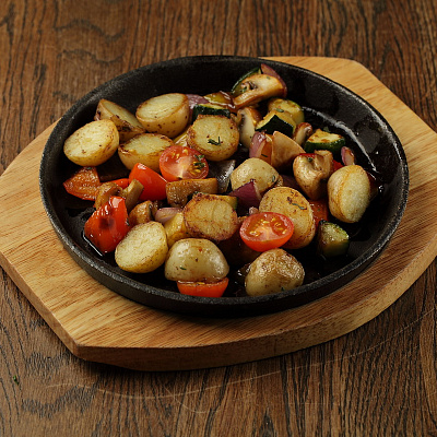 Картофель с овощами
