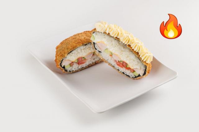 Суши-бургер с курочкой острый