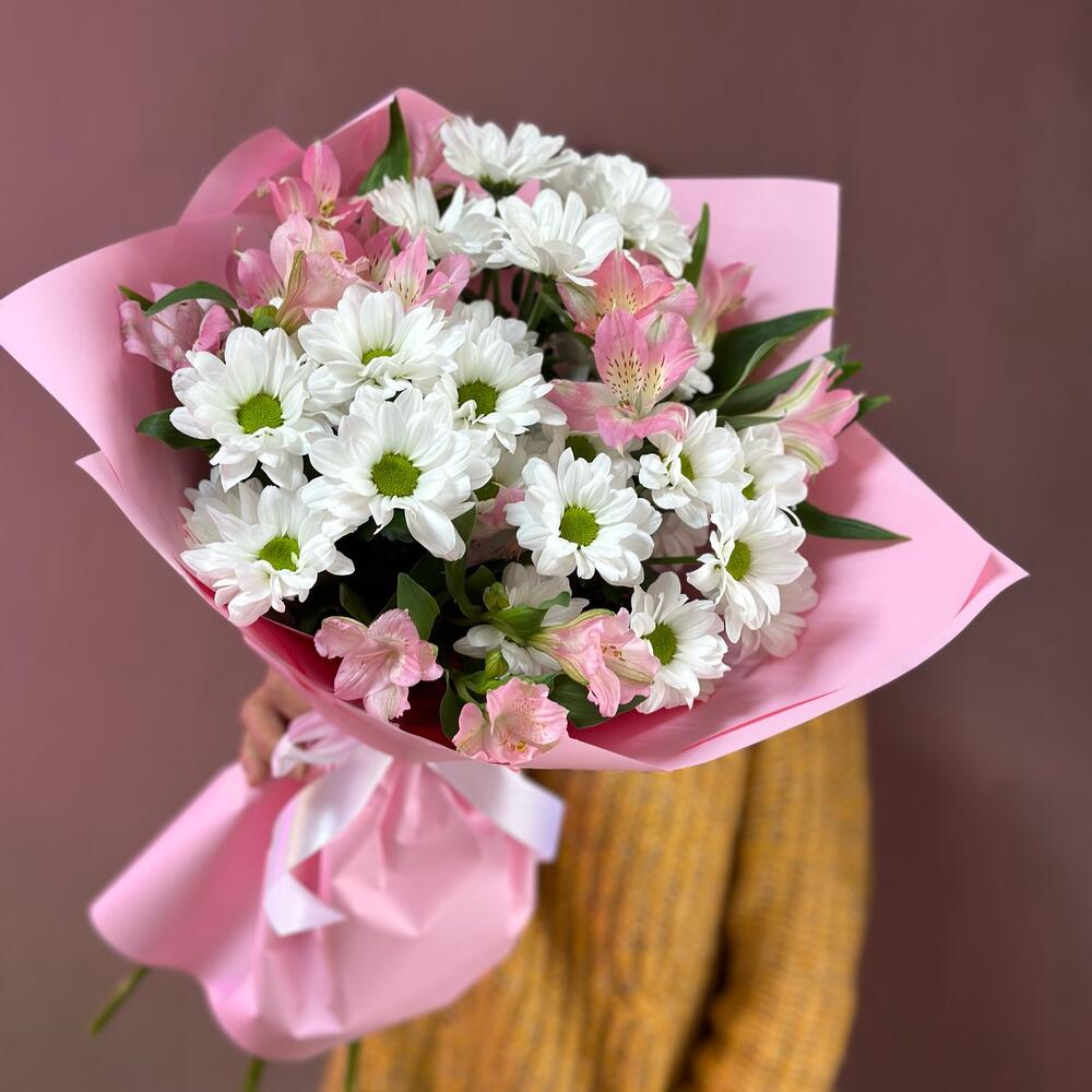 Букет из хризантем и альстромерий