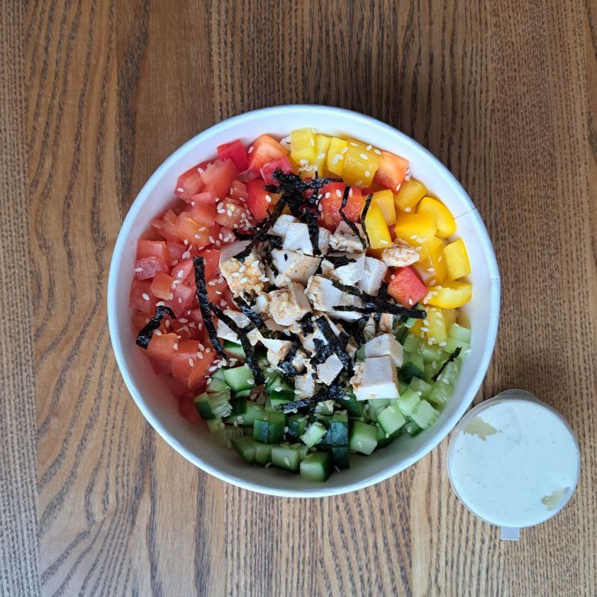 Боул с курицей, овощами и рисом