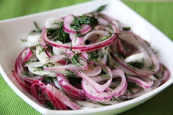 Маринованный лук с уксусом
