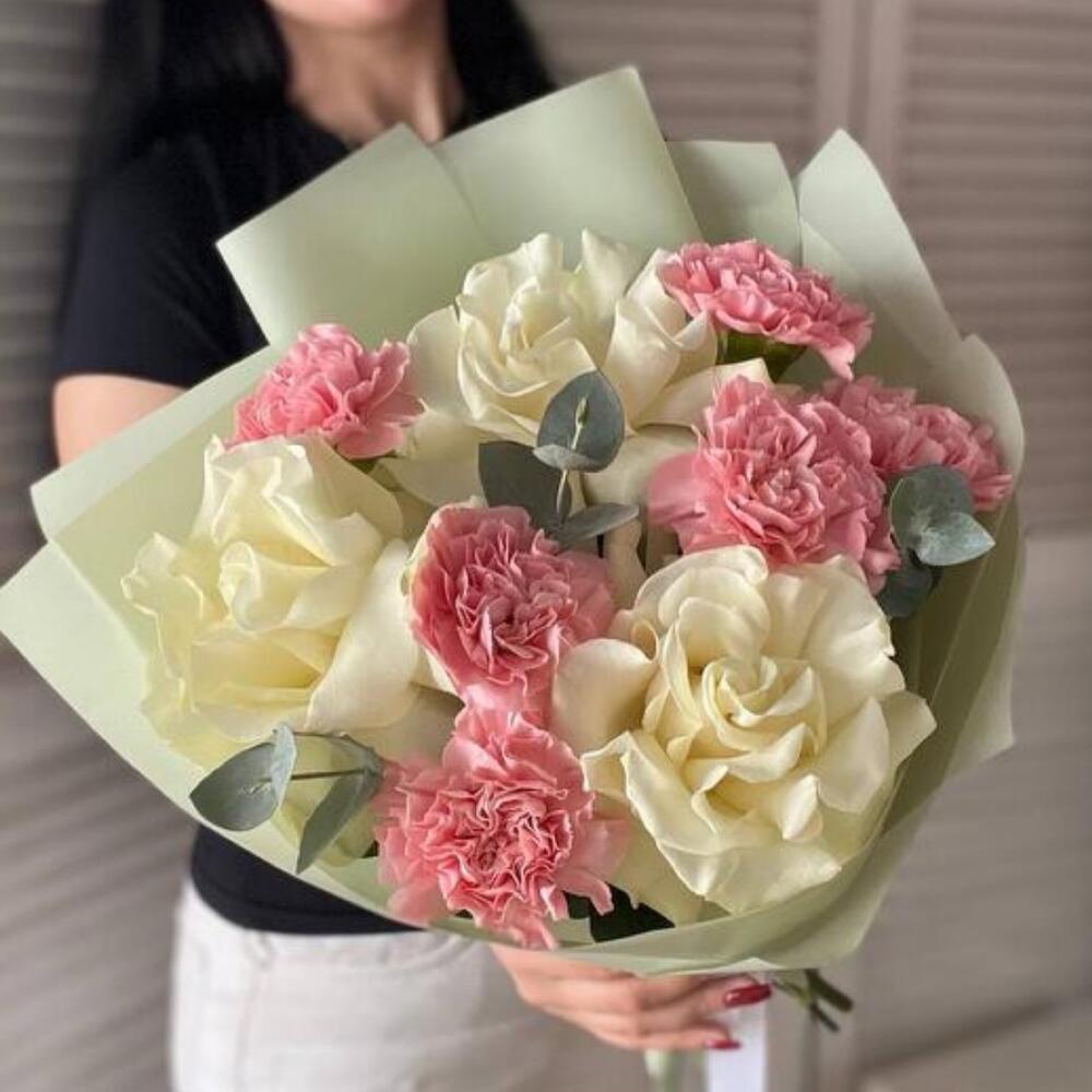 Розовые диантусы и белые