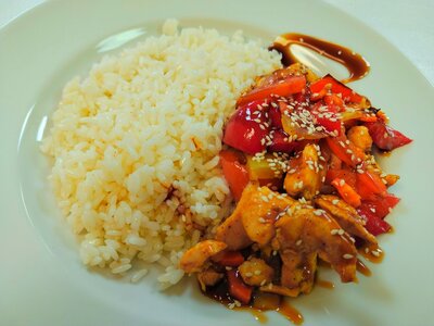 Рис с курицей в соусе терияки