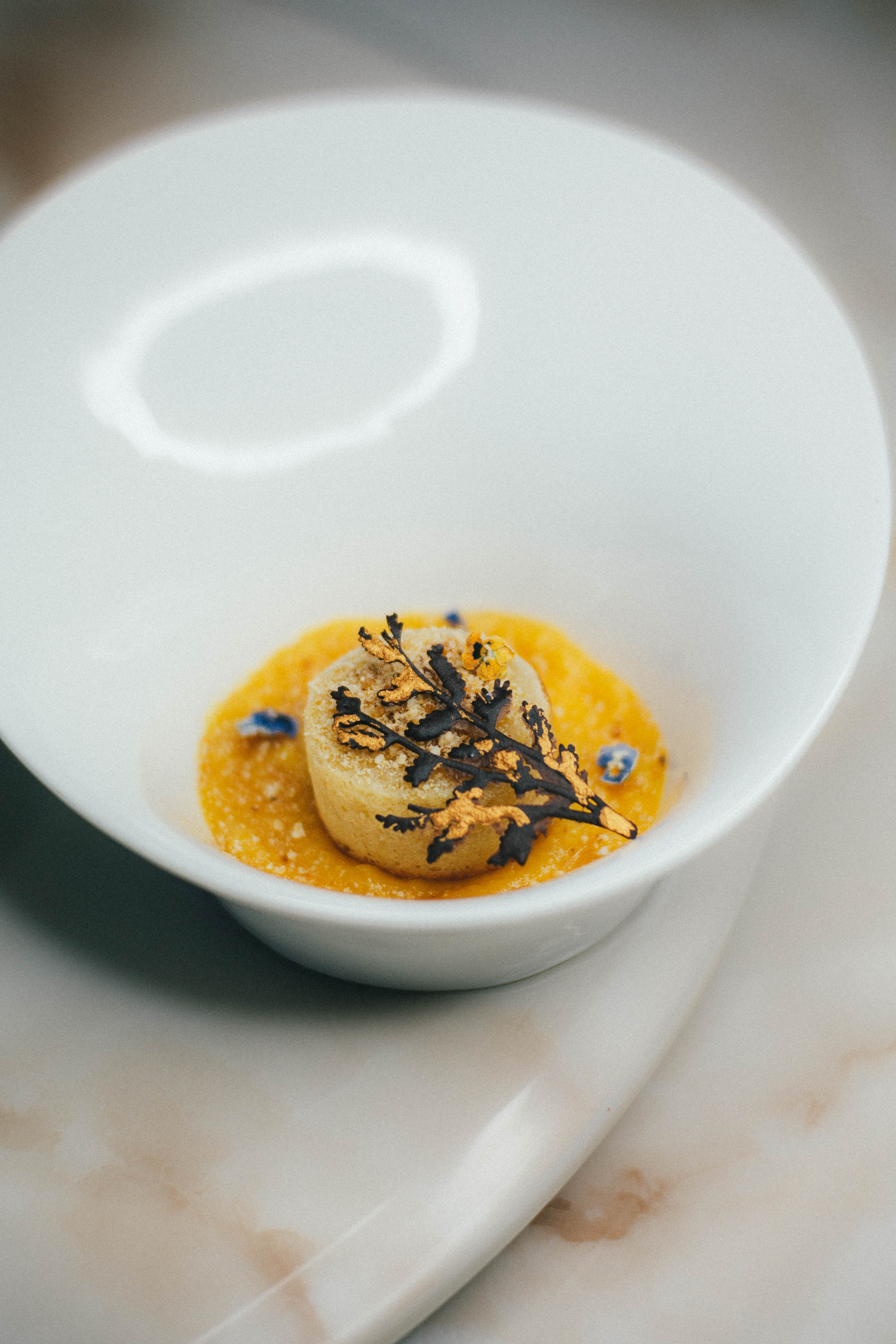 Белый фондан