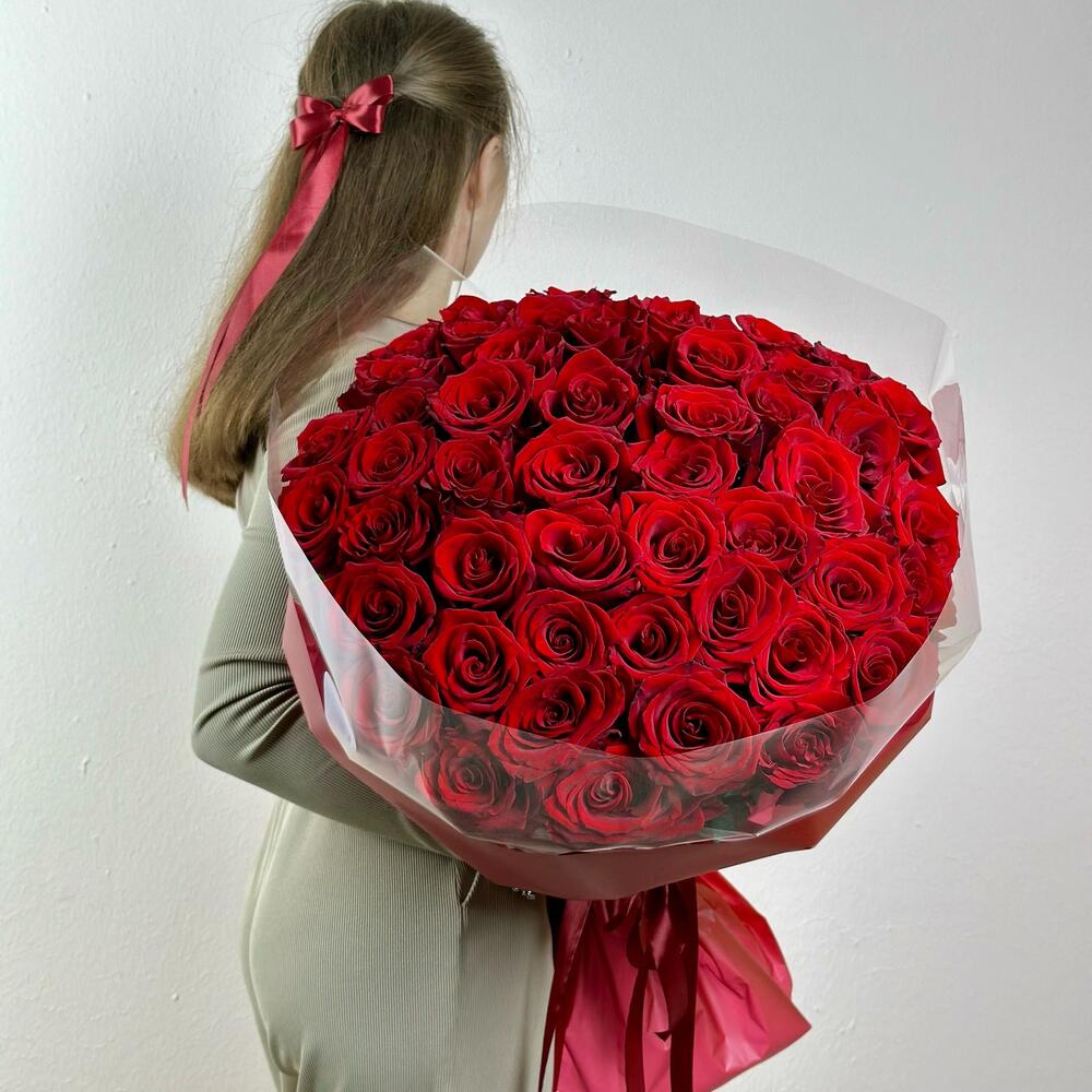 Большой букет из 51 красной розы