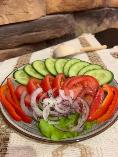 Ассорти из свежих овощей