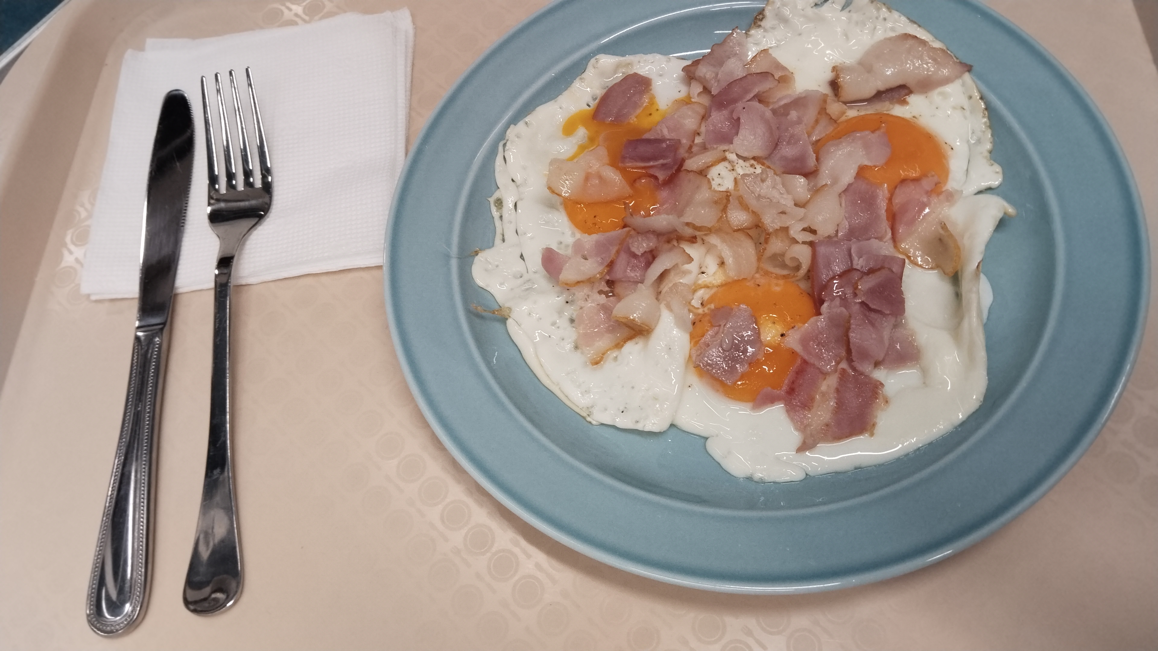 Глазунья с беконом