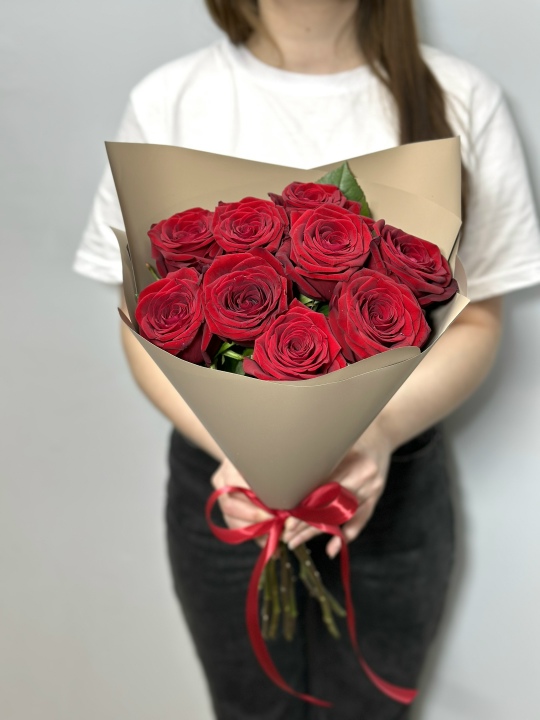 9 роз в упаковке