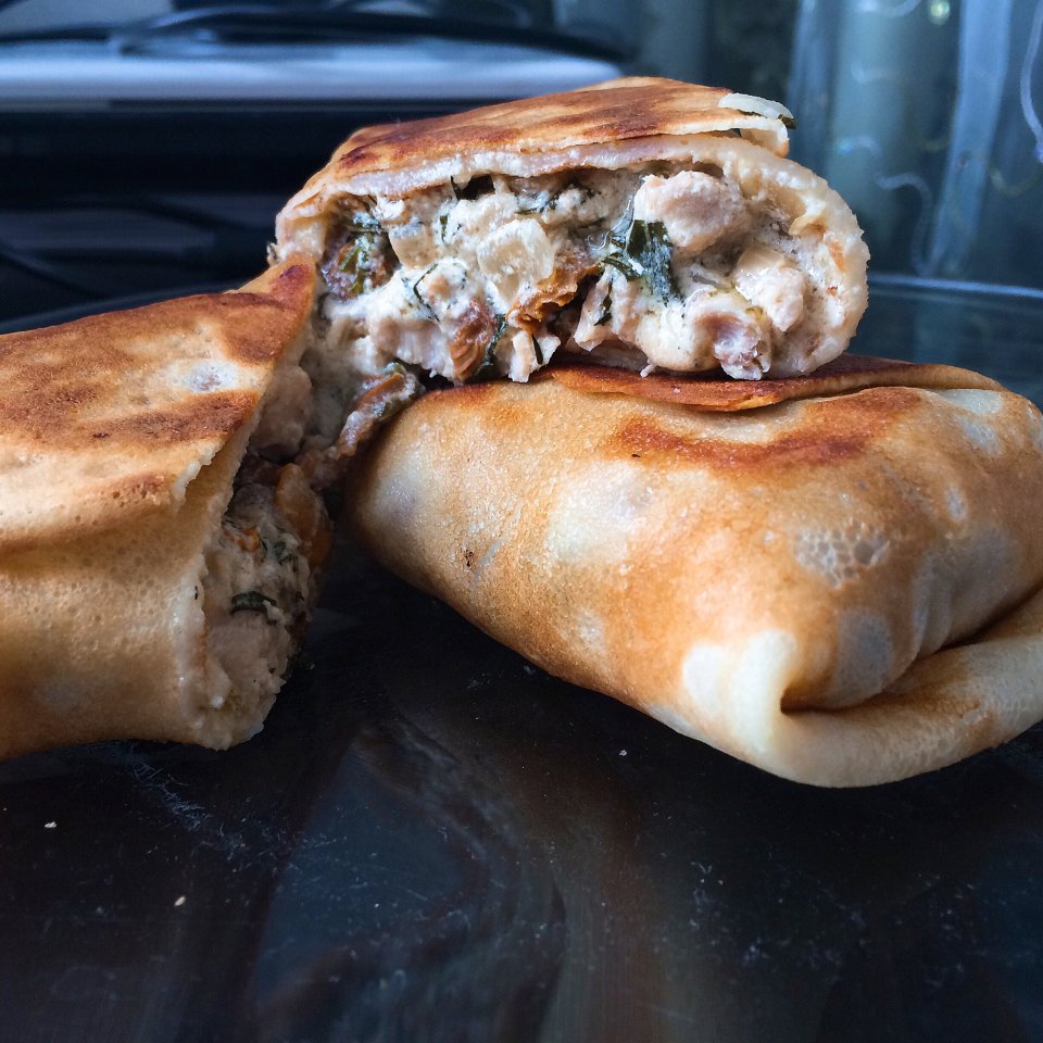 Мясной блин: курица с сыром и яйцом